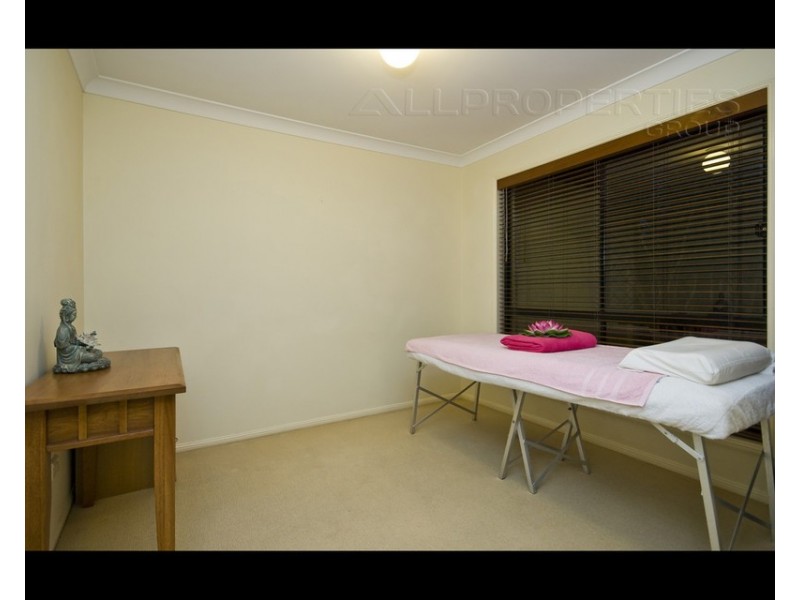11 Glenroy Pl, Parkinson QLD 4115