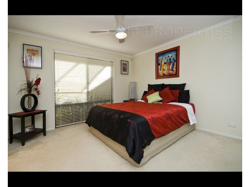 6 STANDFORD PLACE, Regents Park QLD 4118