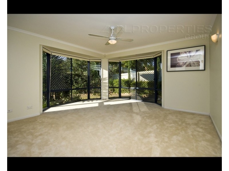 6 STANDFORD PLACE, Regents Park QLD 4118