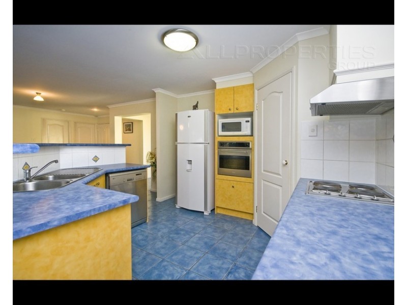 6 STANDFORD PLACE, Regents Park QLD 4118