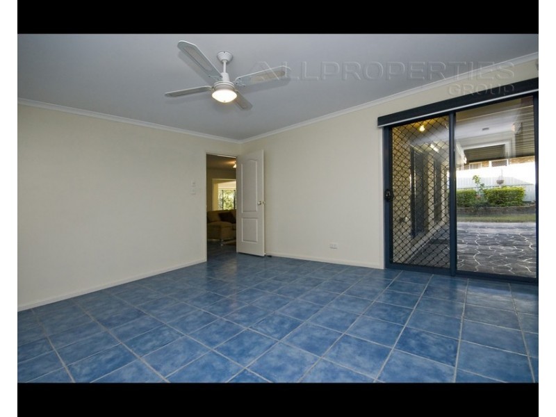 6 STANDFORD PLACE, Regents Park QLD 4118