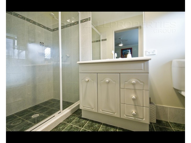 6 STANDFORD PLACE, Regents Park QLD 4118