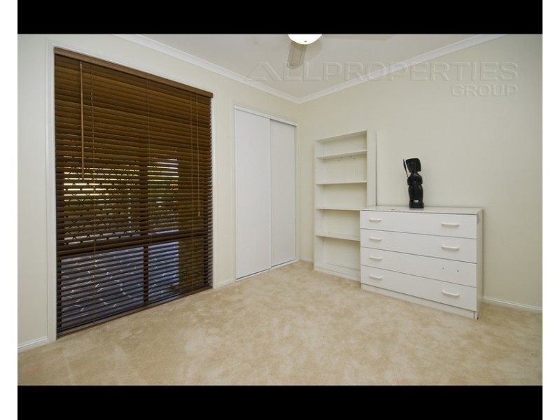 6 STANDFORD PLACE, Regents Park QLD 4118