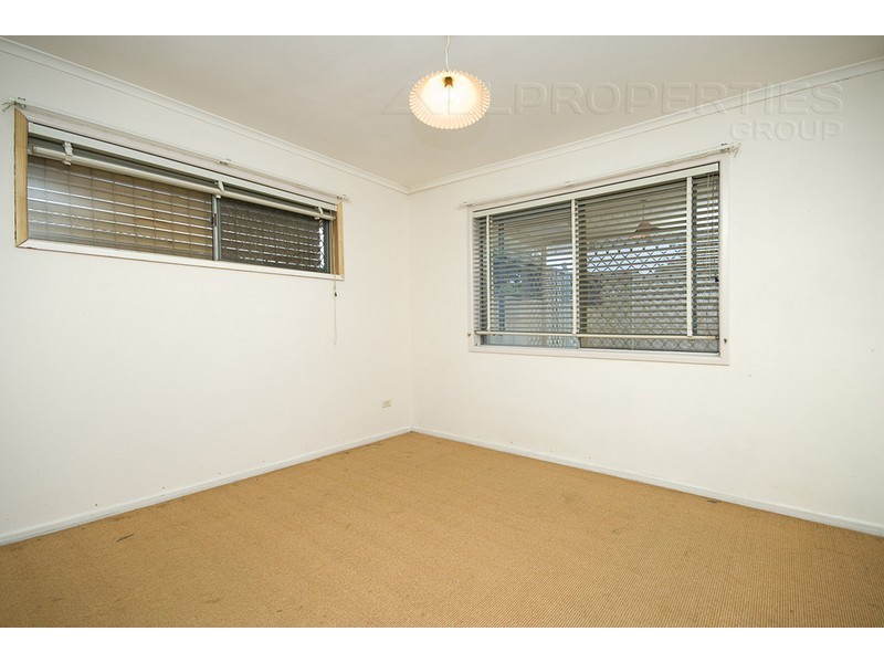 244 Bapaume Rd, Holland Park West QLD 4121