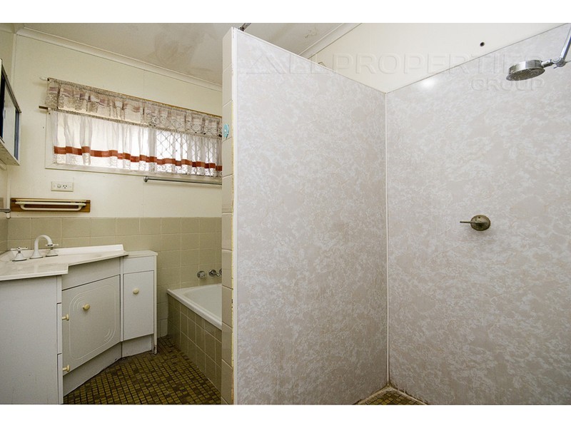 244 Bapaume Rd, Holland Park West QLD 4121