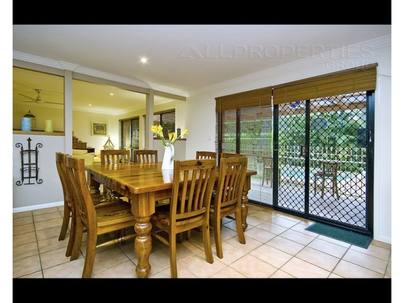 8 Queens Court, Forest Lake QLD 4078