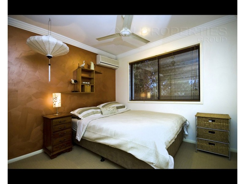 8 Queens Court, Forest Lake QLD 4078