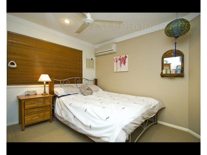 8 Queens Court, Forest Lake QLD 4078