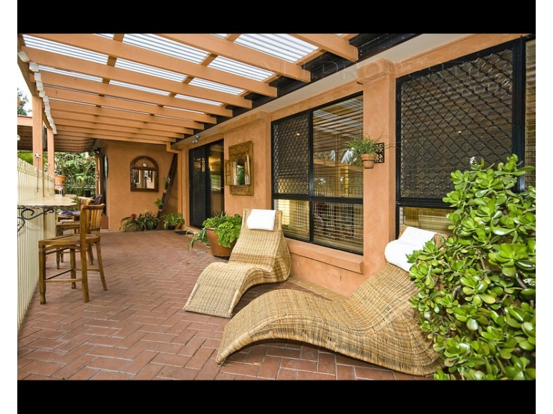 8 Queens Court, Forest Lake QLD 4078