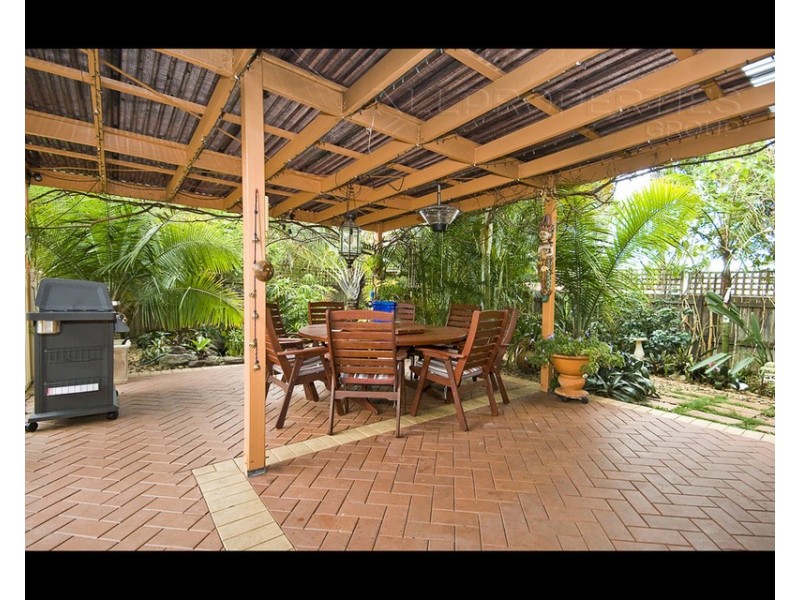 8 Queens Court, Forest Lake QLD 4078