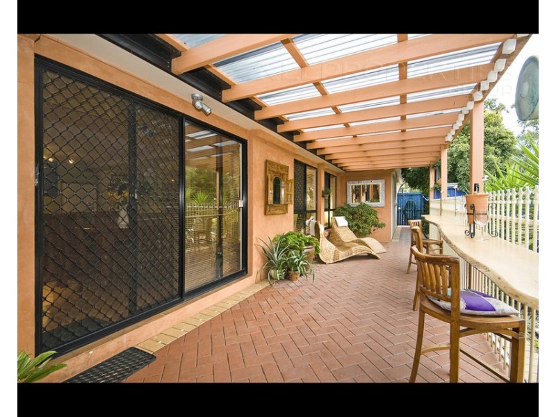 8 Queens Court, Forest Lake QLD 4078