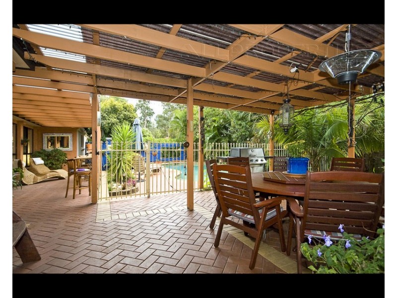 8 Queens Court, Forest Lake QLD 4078