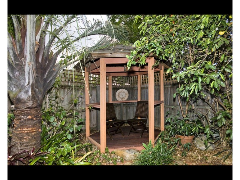 8 Queens Court, Forest Lake QLD 4078