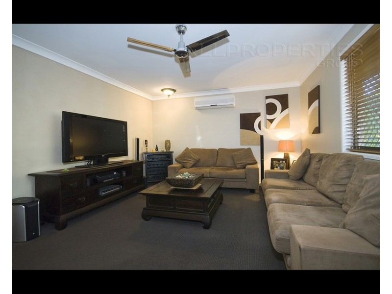 32 BENNETT DRIVE, Regents Park QLD 4118