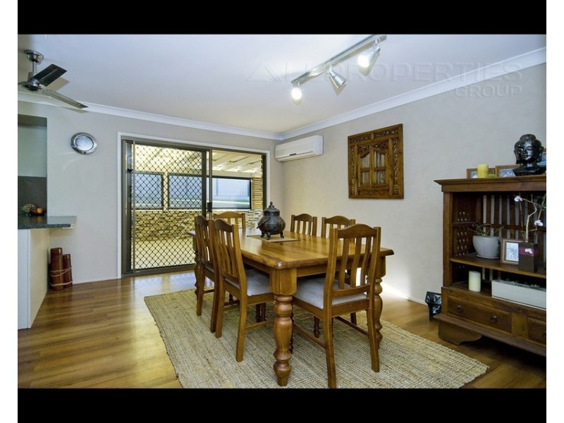 32 BENNETT DRIVE, Regents Park QLD 4118