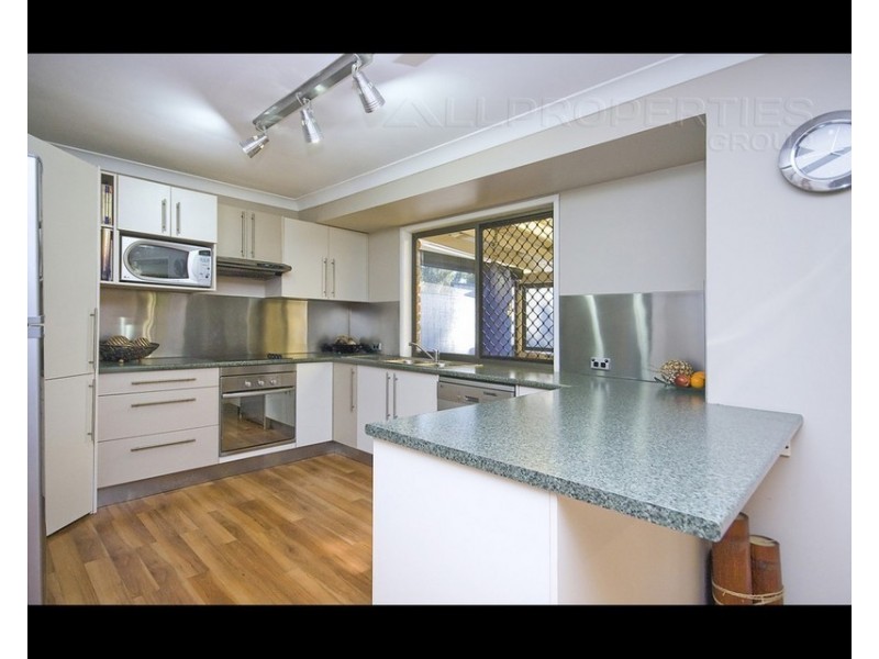 32 BENNETT DRIVE, Regents Park QLD 4118