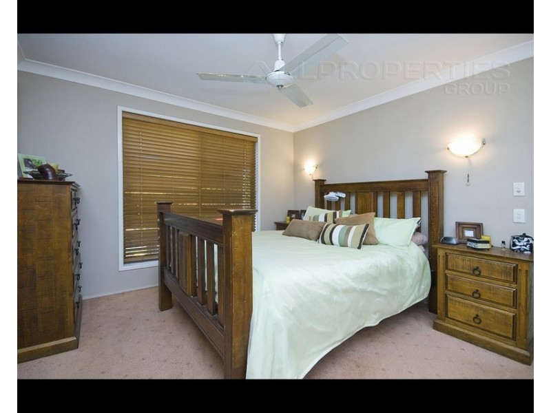 32 BENNETT DRIVE, Regents Park QLD 4118