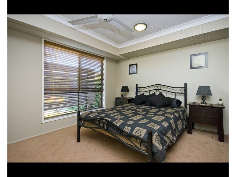 32 BENNETT DRIVE, Regents Park QLD 4118