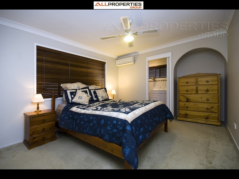 12 Peatmoss St, Sunnybank Hills QLD 4109