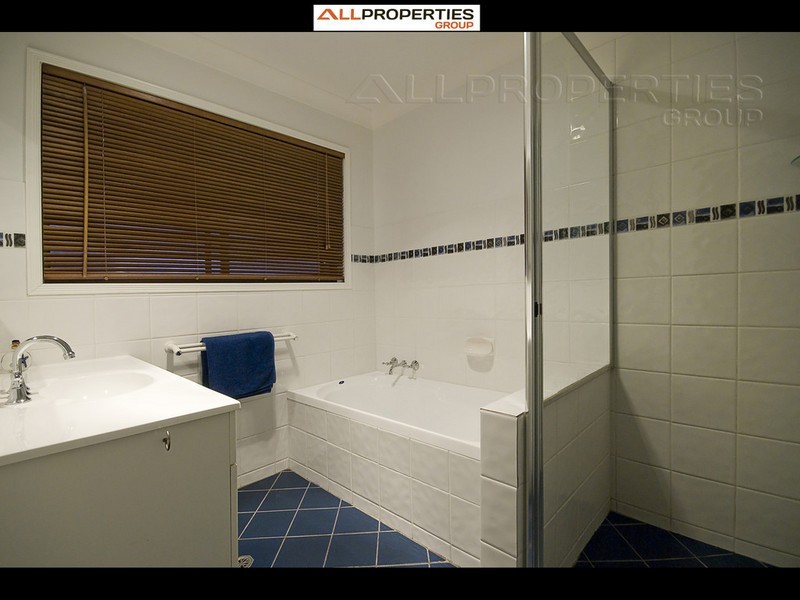 12 Peatmoss St, Sunnybank Hills QLD 4109