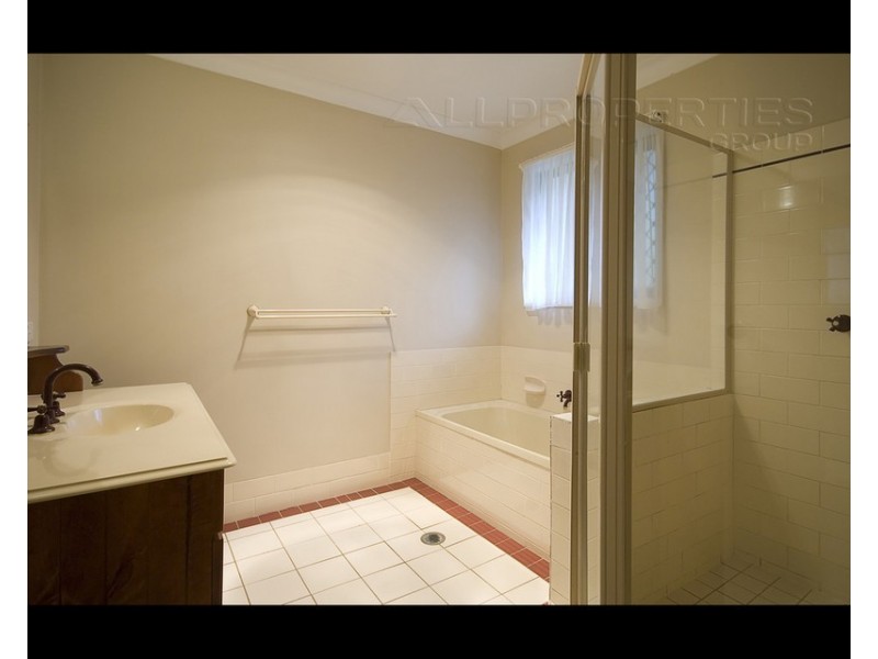 9 Scarlet Pl, Forest Lake QLD 4078