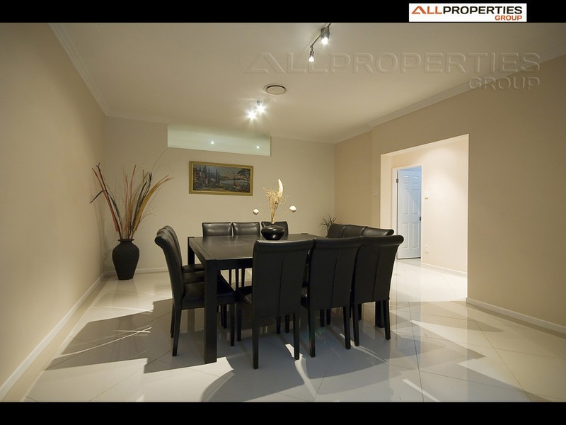 35 Roland Street, Parkinson QLD 4115