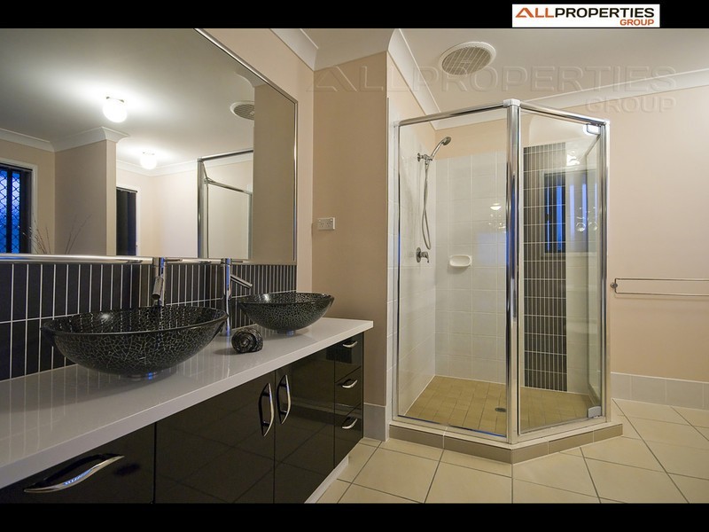 35 Roland Street, Parkinson QLD 4115