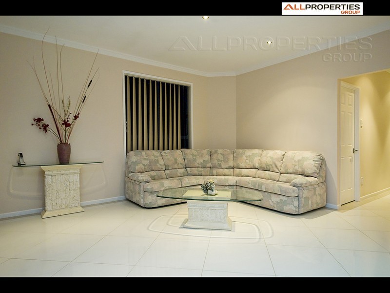 35 Roland Street, Parkinson QLD 4115