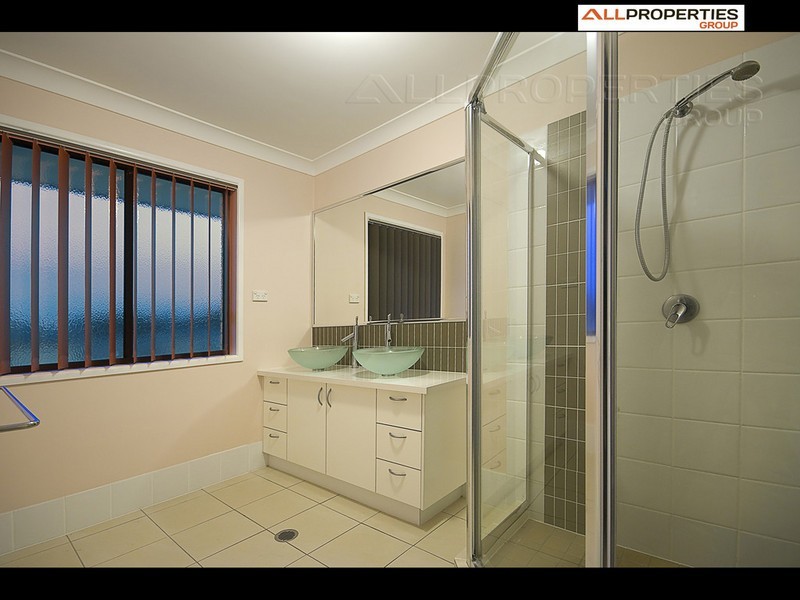 35 Roland Street, Parkinson QLD 4115