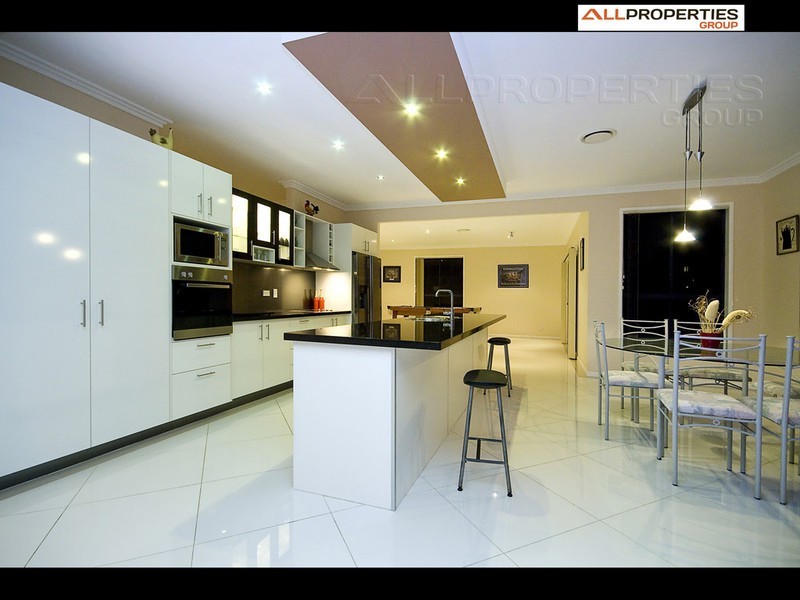 35 Roland Street, Parkinson QLD 4115