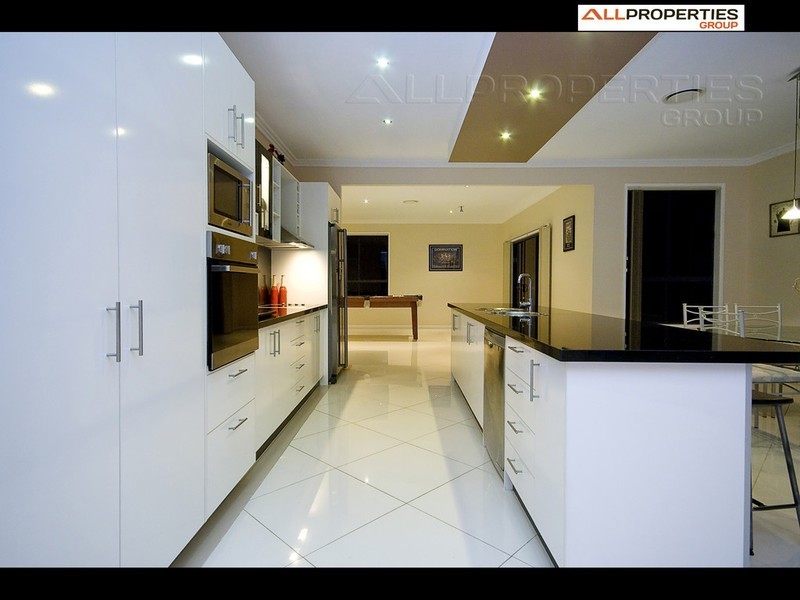 35 Roland Street, Parkinson QLD 4115