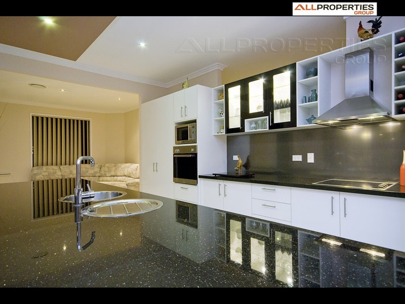 35 Roland Street, Parkinson QLD 4115