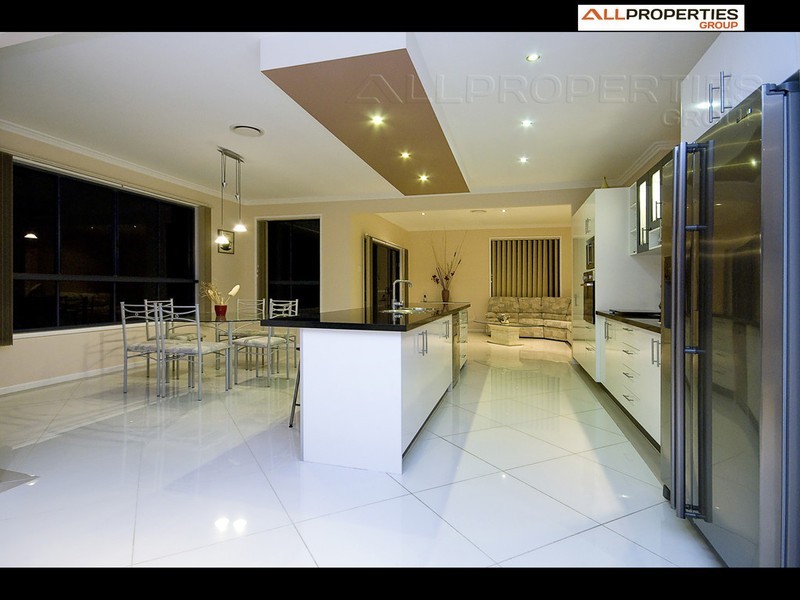 35 Roland Street, Parkinson QLD 4115