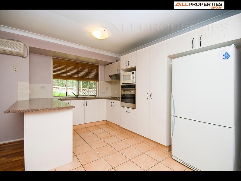 8 Hyde Place, Forest Lake QLD 4078