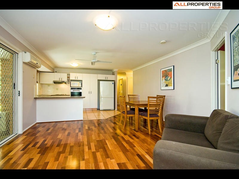 8 Hyde Place, Forest Lake QLD 4078