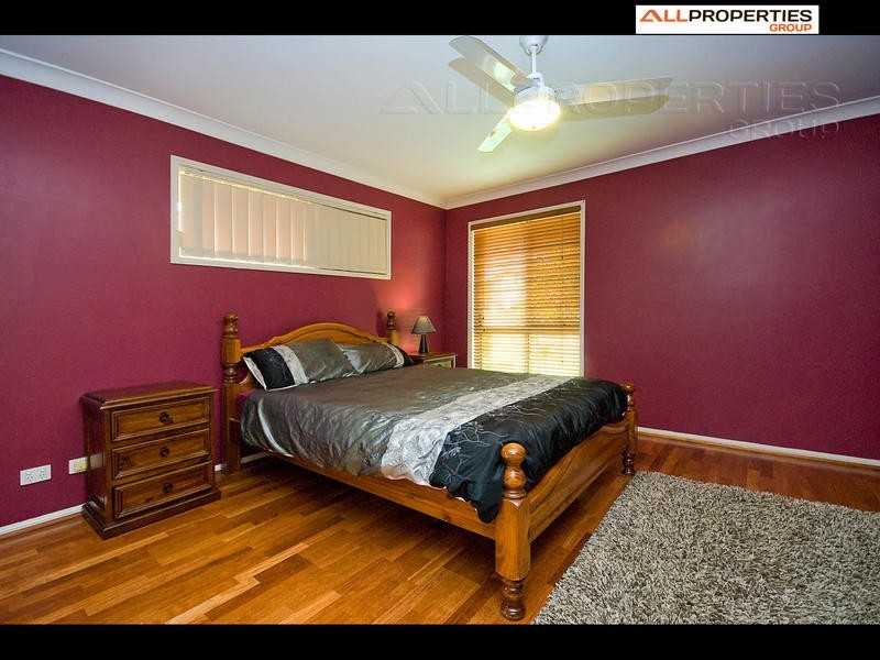 8 Hyde Place, Forest Lake QLD 4078