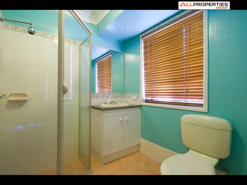 8 Hyde Place, Forest Lake QLD 4078