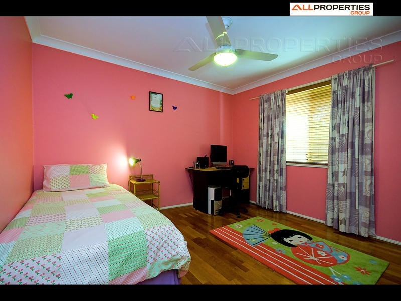 8 Hyde Place, Forest Lake QLD 4078