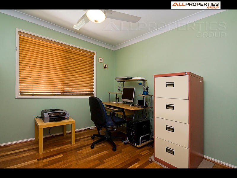 8 Hyde Place, Forest Lake QLD 4078