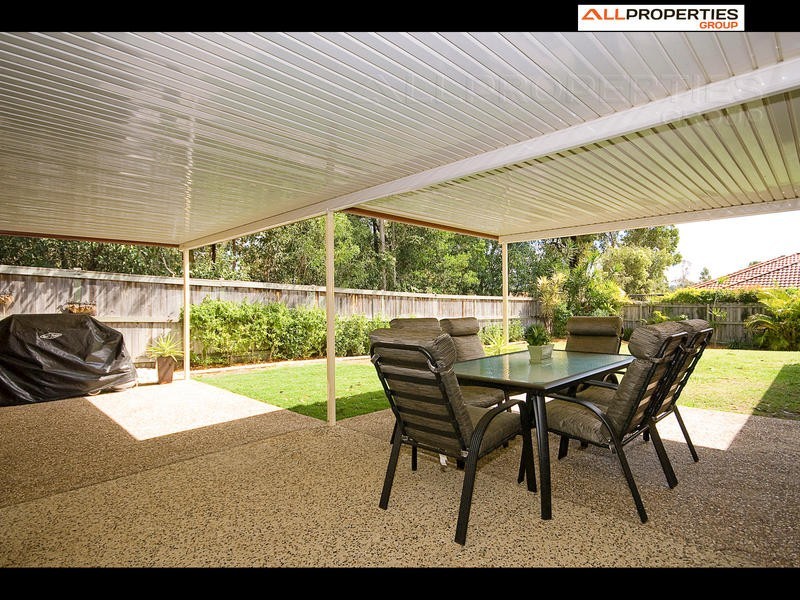 8 Hyde Place, Forest Lake QLD 4078