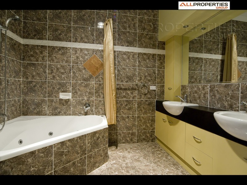 36 Carisbrook Circuit, Forest Lake QLD 4078