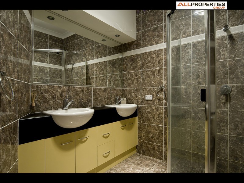 36 Carisbrook Circuit, Forest Lake QLD 4078