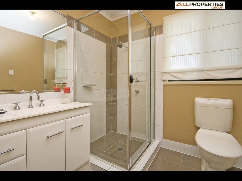 11 CONFERTA PLACE, Regents Park QLD 4118
