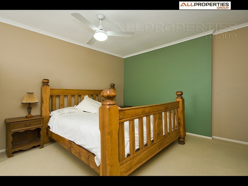 11 CONFERTA PLACE, Regents Park QLD 4118