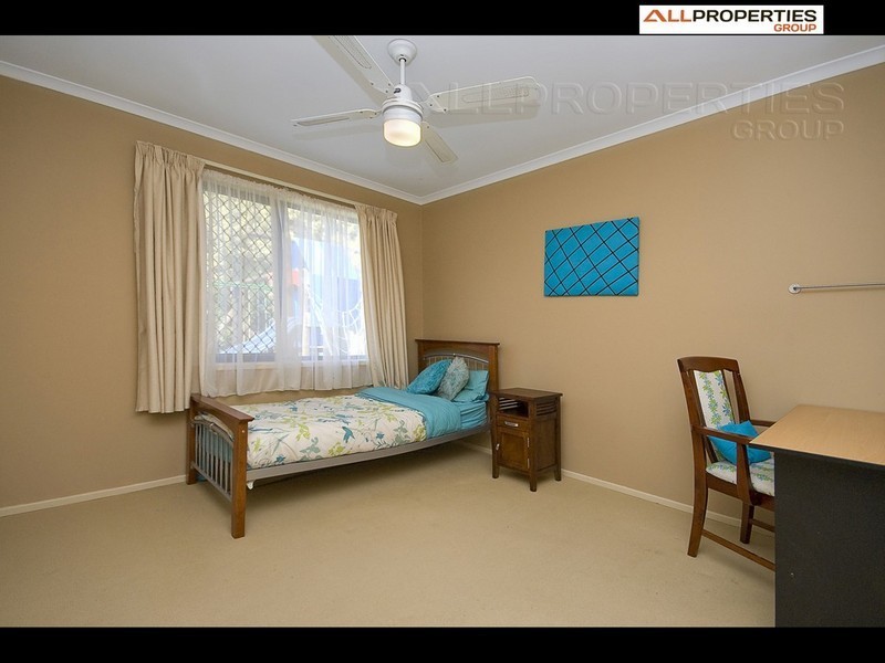 11 CONFERTA PLACE, Regents Park QLD 4118
