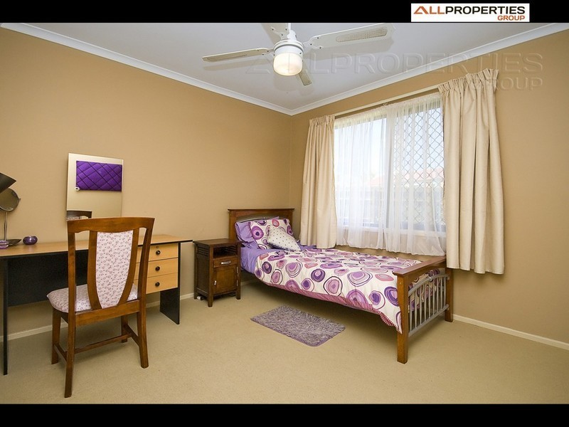 11 CONFERTA PLACE, Regents Park QLD 4118