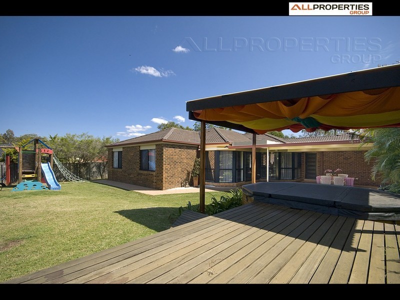 11 CONFERTA PLACE, Regents Park QLD 4118