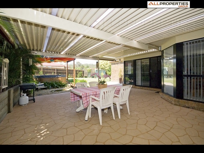 11 CONFERTA PLACE, Regents Park QLD 4118