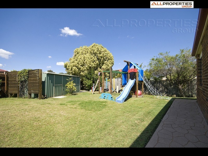 11 CONFERTA PLACE, Regents Park QLD 4118