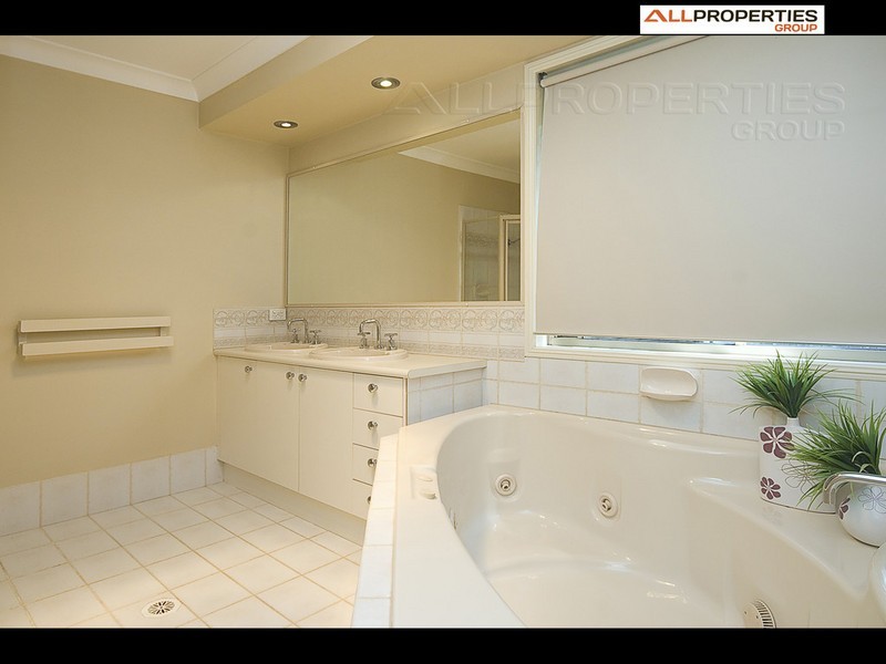 5 Bellthorpe Place, Forest Lake QLD 4078